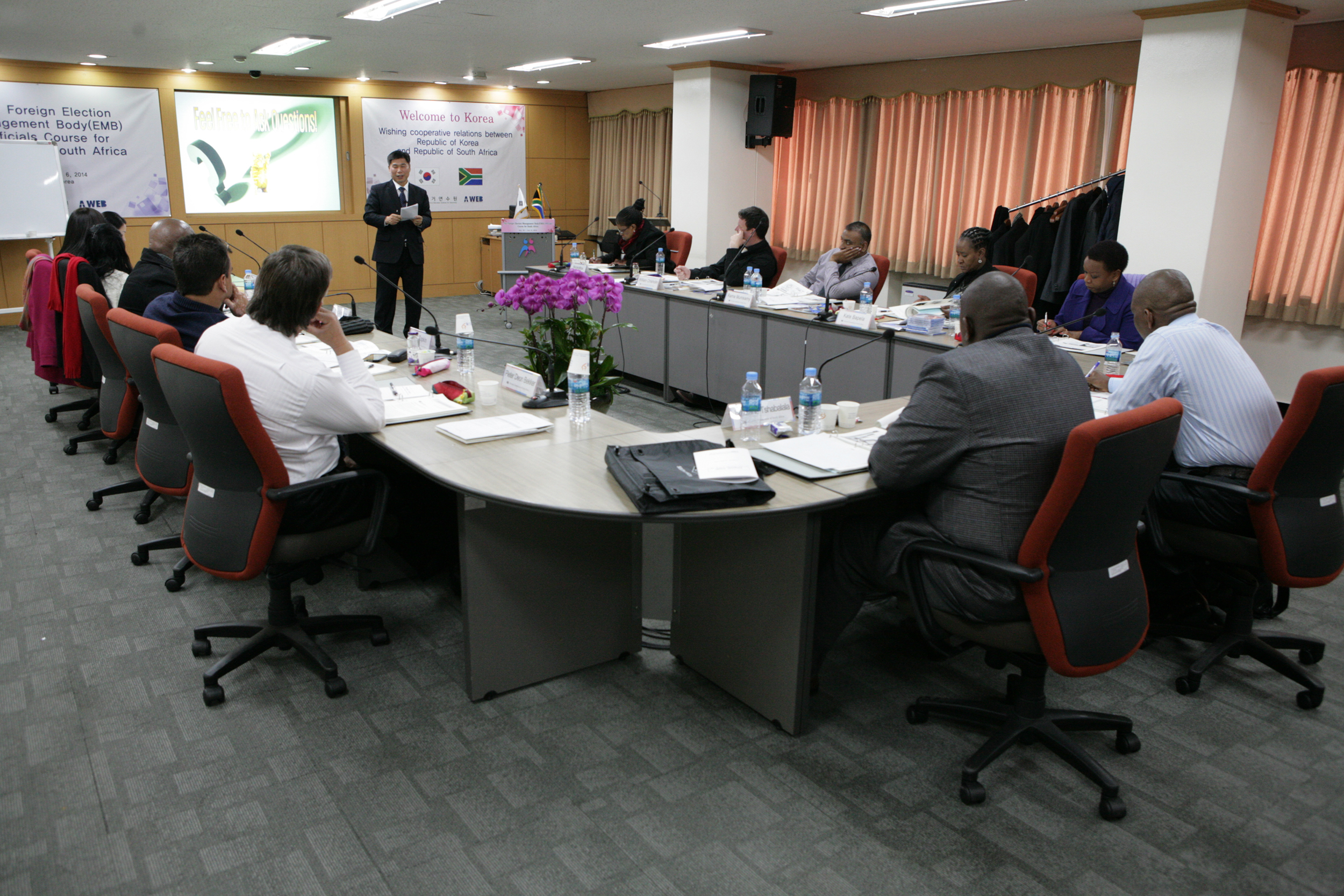 남아공 선거관계자 연수장면