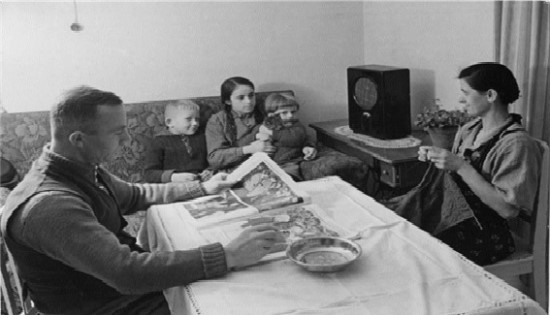 [선거와 세계역사] 나치는 어떻게 독일을 매혹했을까 ？ 괴벨스의 선동 4원칙 관련이미지5