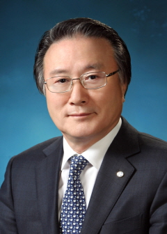 그림입니다. 원본 그림의 이름: 김임권.png 원본 그림의 크기: 가로 240pixel, 세로 336pixel