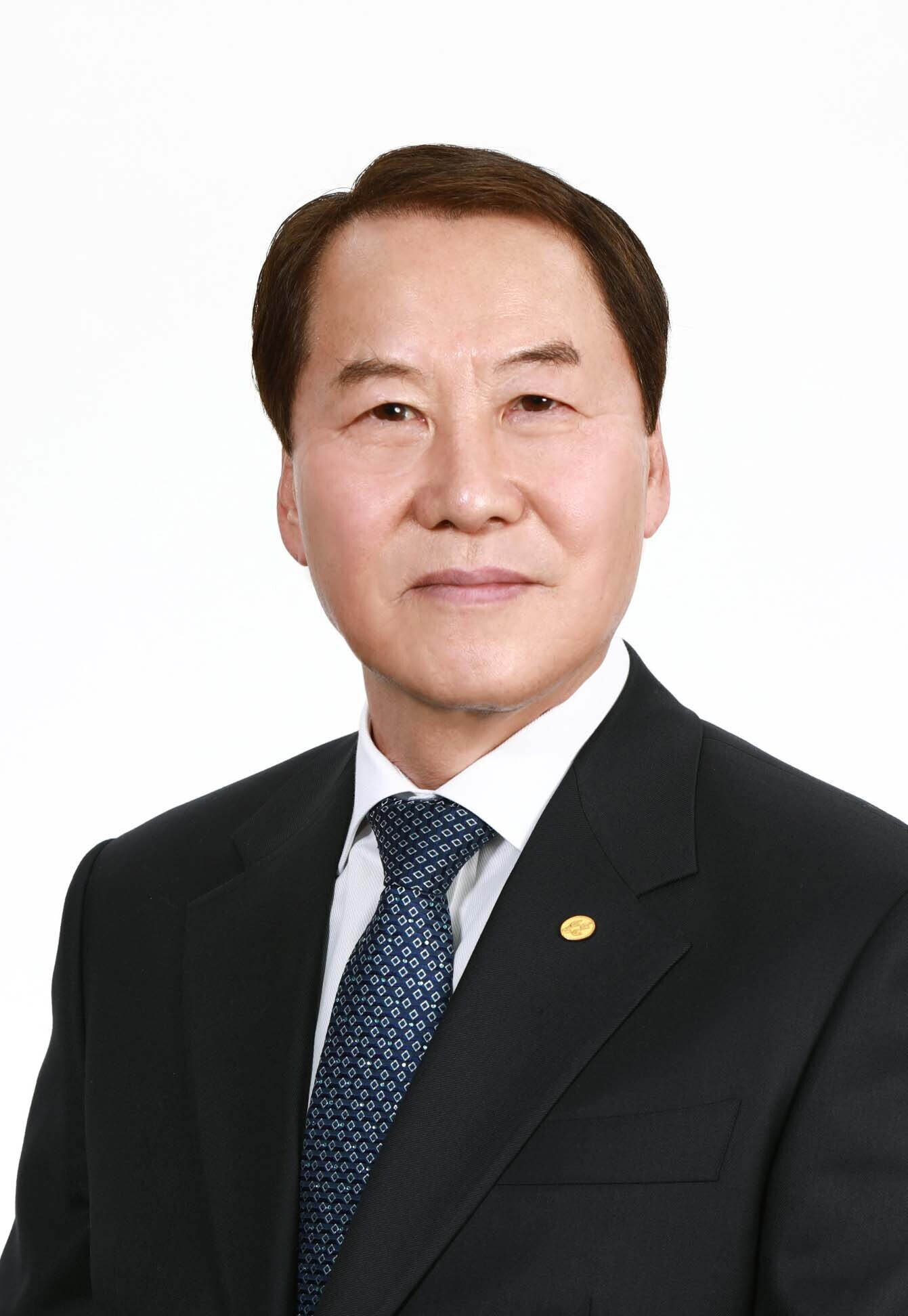 그림입니다. 원본 그림의 이름: 김덕철.png 원본 그림의 크기: 가로 1341pixel, 세로 1944pixel